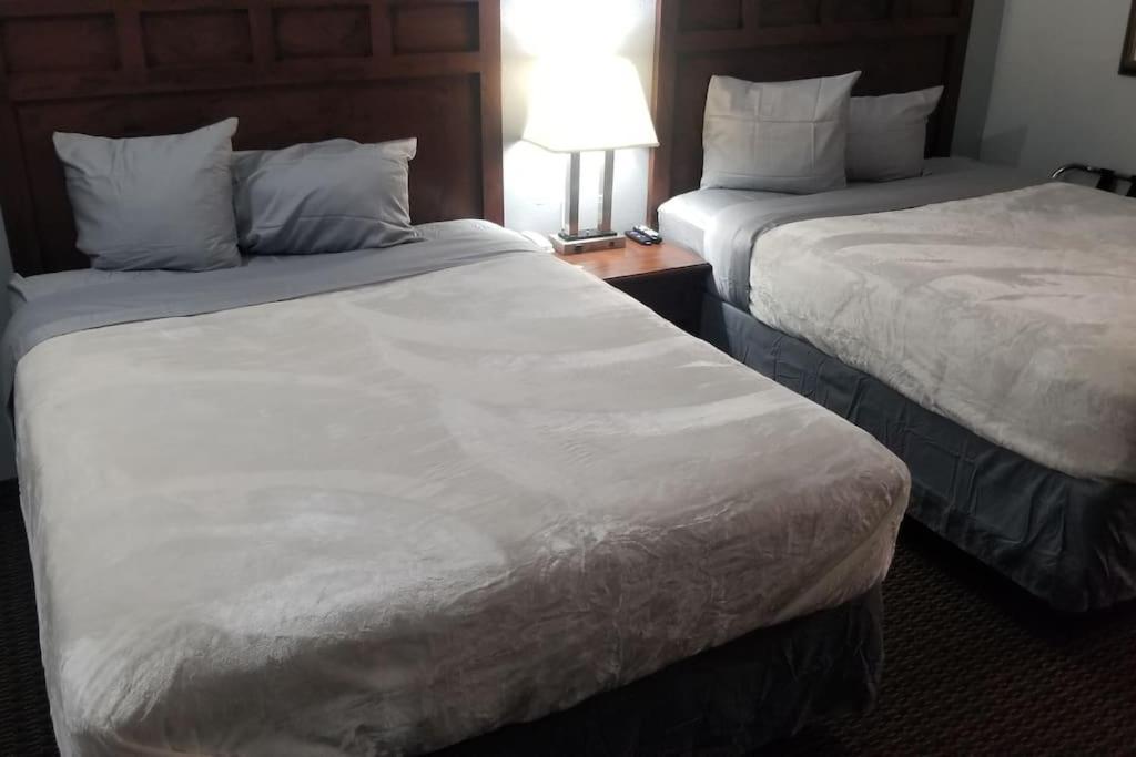 Hotel 2 Queen Beds Hotel Room 220 Booking 斯蒂尔沃特 外观 照片