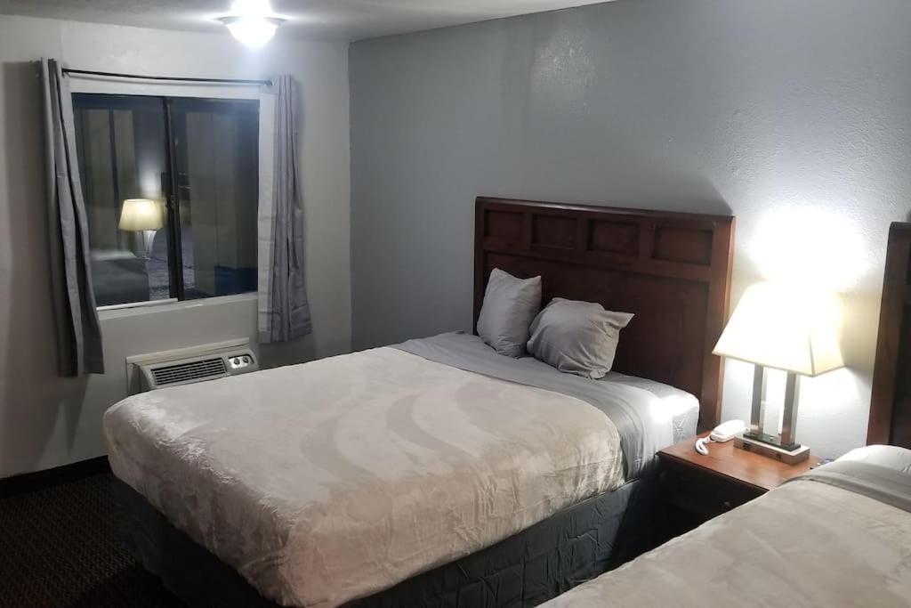 Hotel 2 Queen Beds Hotel Room 220 Booking 斯蒂尔沃特 外观 照片